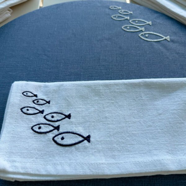 TOVAGLIOLO RICAMO DANZA DI PESCI BLU